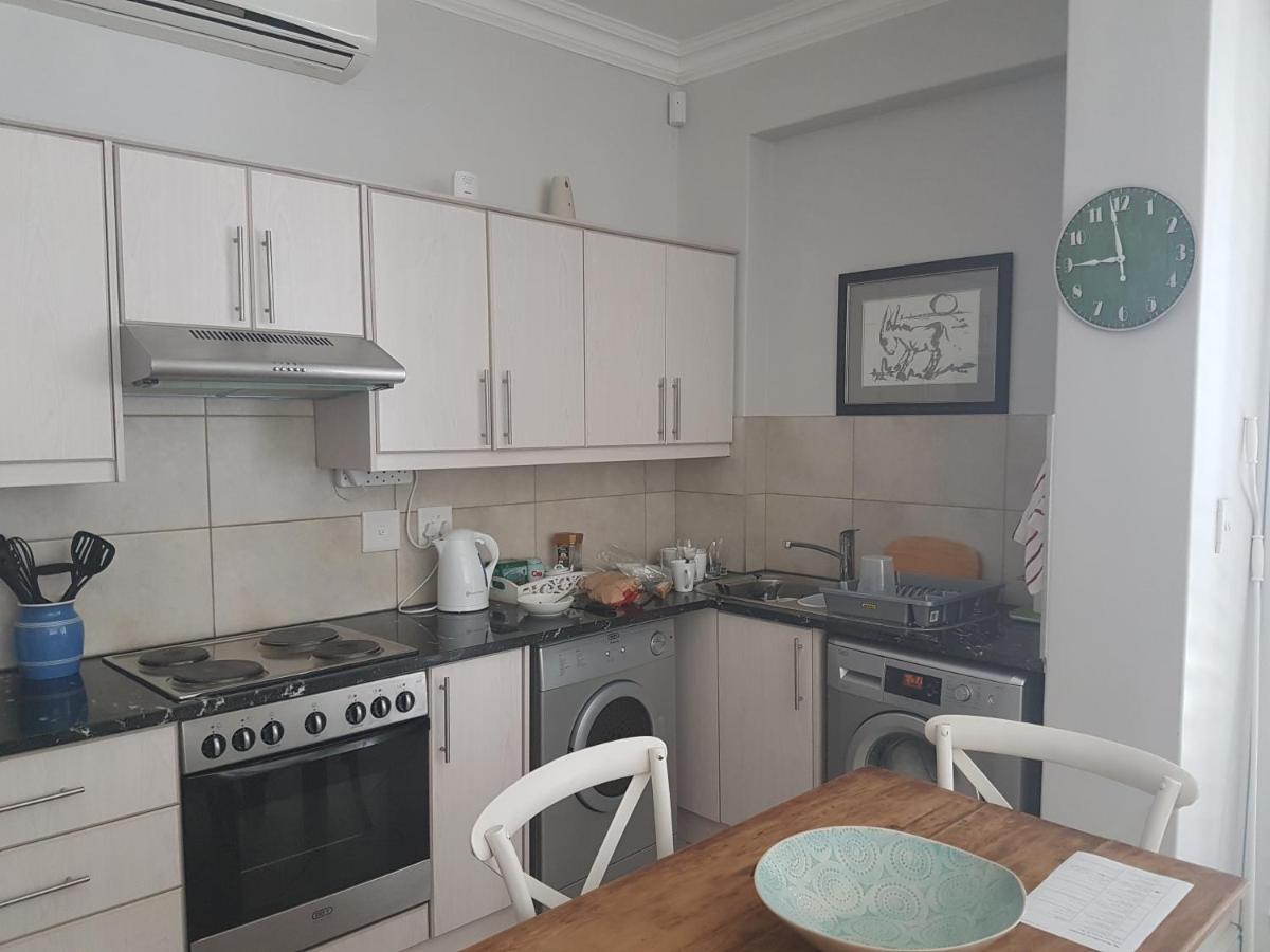 Modern, Centrally Located Dorp Street Apartment Stellenbosch Luaran gambar